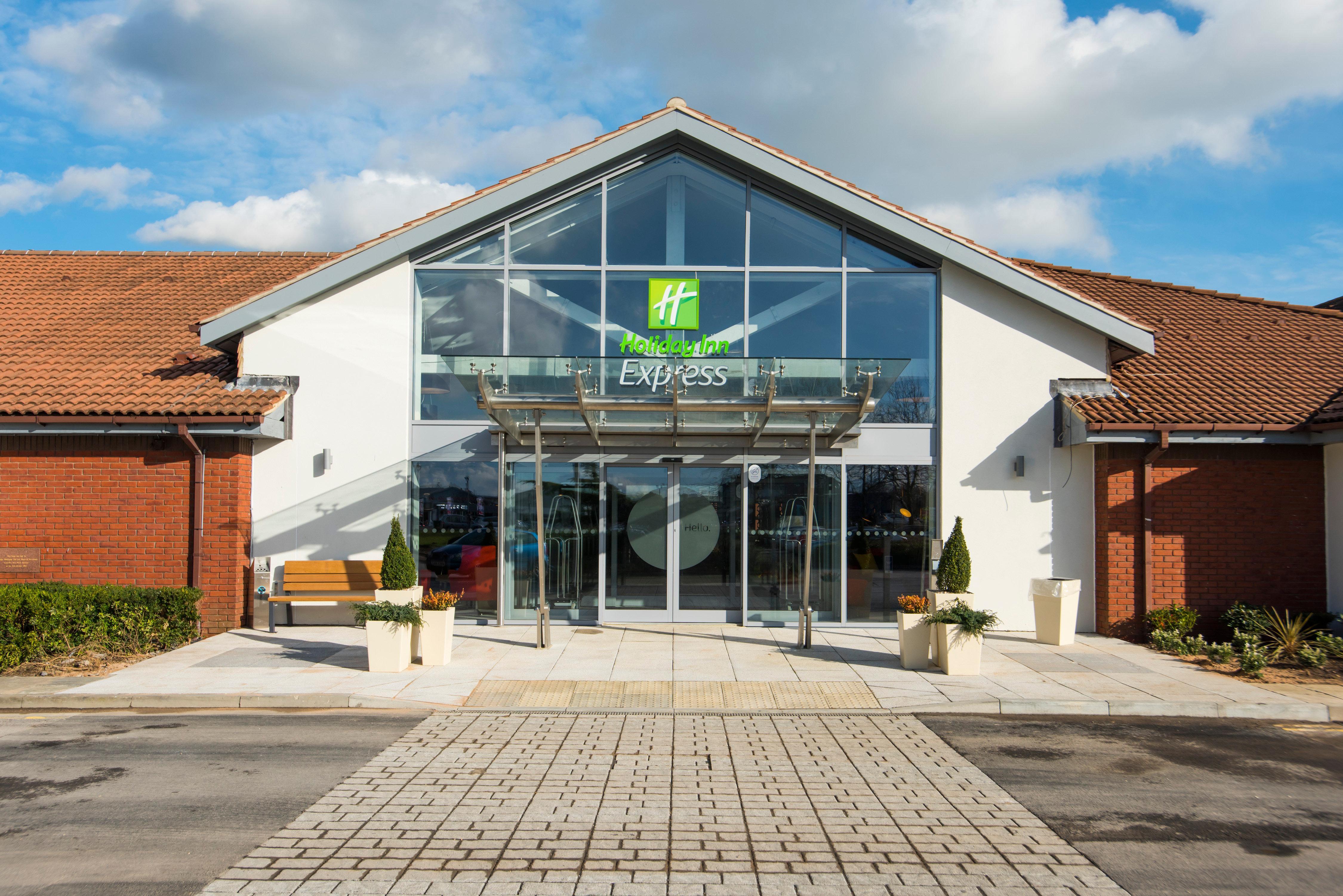 Holiday Inn Express Portsmouth - North By Ihg Exterior foto